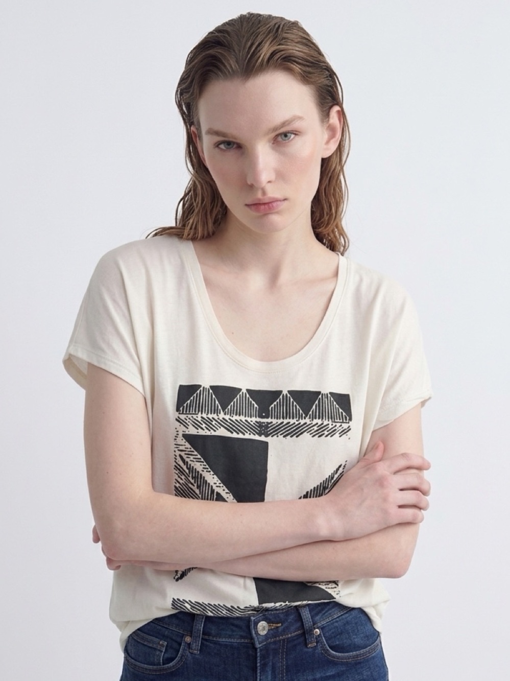 NWOT Urban Outfitters Truly Madly Deeply Large Cream/Black Graphic T-Shirt